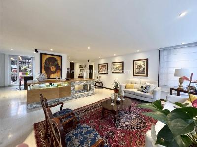 Apartamento de 4 alcobas en venta en Los Rosales, Bogotá, 220 m² · foto 2 de 18