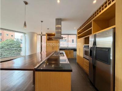 Apartamento de 2 alcobas en venta en Los Rosales, Bogotá, 156 m² · foto 4 de 14