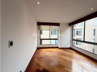 Apartamento de 3 alcobas en venta en Chico Norte, Bogotá, 206 m² · foto 1 de 11