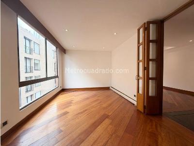Apartamento de 3 alcobas en venta en Chico Norte, Bogotá, 206 m² · foto 2 de 11