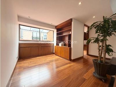 Apartamento de 3 alcobas en venta en Chico Norte, Bogotá, 206 m² · foto 3 de 11
