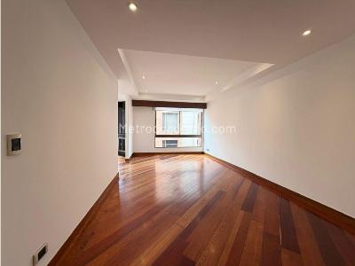 Apartamento de 3 alcobas en venta en Chico Norte, Bogotá, 206 m² · foto 8 de 11