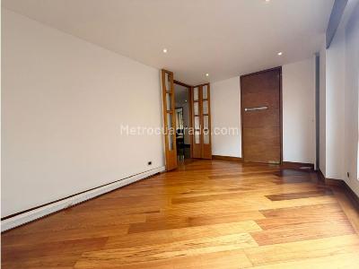 Apartamento de 3 alcobas en venta en Chico Norte, Bogotá, 206 m² · foto 9 de 11