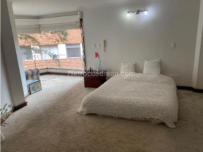 Apartamento de 3 alcobas en venta en Los Rosales Chico, Bogotá, 240 m² · foto 10 de 20