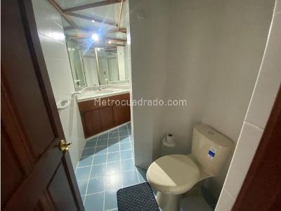 Apartamento de 3 alcobas en venta en Los Rosales Chico, Bogotá, 240 m² · foto 16 de 20