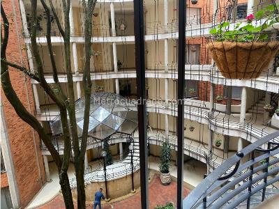 Apartamento de 3 alcobas en venta en Los Rosales Chico, Bogotá, 240 m² · foto 19 de 20