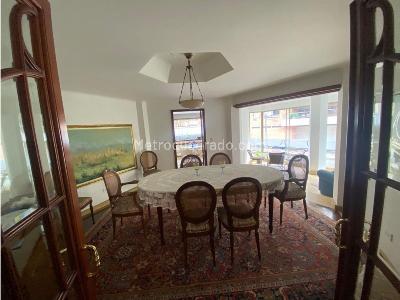 Apartamento de 3 alcobas en venta en Los Rosales Chico, Bogotá, 240 m² · foto 4 de 20