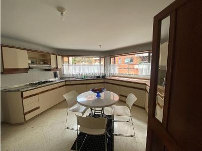Apartamento de 3 alcobas en venta en Los Rosales Chico, Bogotá, 240 m² · foto 8 de 20