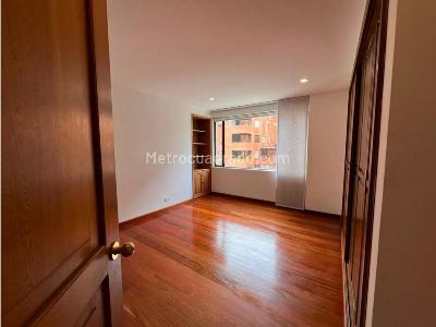 Apartamento de 3 alcobas en venta en Los Rosales, Bogotá, 233 m² · foto 10 de 16
