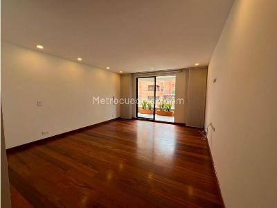 Apartamento de 3 alcobas en venta en Los Rosales, Bogotá, 233 m² · foto 12 de 16