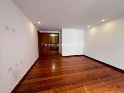 Apartamento de 3 alcobas en venta en Los Rosales, Bogotá, 233 m² · foto 13 de 16