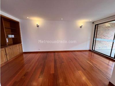 Apartamento de 3 alcobas en venta en Los Rosales, Bogotá, 233 m² · foto 3 de 16