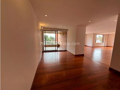 Apartamento de 3 alcobas en venta en Los Rosales, Bogotá, 233 m² · foto 4 de 16