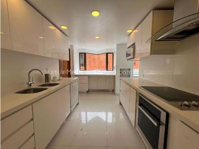 Apartamento de 3 alcobas en venta en Los Rosales, Bogotá, 233 m² · foto 6 de 16