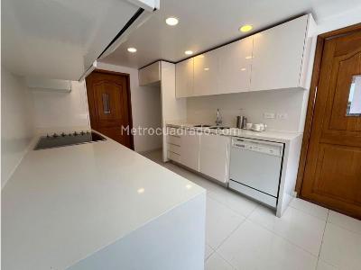 Apartamento de 3 alcobas en venta en Los Rosales, Bogotá, 233 m² · foto 7 de 16