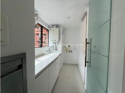 Apartamento de 3 alcobas en venta en Los Rosales, Bogotá, 233 m² · foto 8 de 16