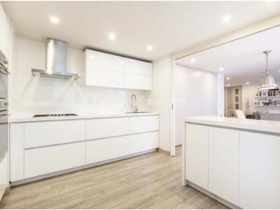 Apartamento de 3 alcobas en venta en La Cabrera, Bogotá, 149 m² · foto 4 de 16