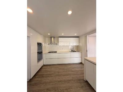 Apartamento de 3 alcobas en venta en La Cabrera, Bogotá, 149 m² · foto 8 de 16