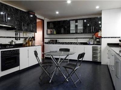 Apartamento de 4 alcobas en venta en Chico Norte, Bogotá, 230 m² · foto 12 de 18