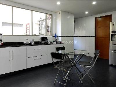 Apartamento de 4 alcobas en venta en Chico Norte, Bogotá, 230 m² · foto 3 de 18