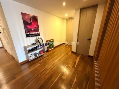 Apartamento de 3 alcobas en venta en Los Rosales, Bogotá, 236 m² · foto 13 de 14