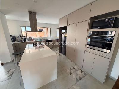 Apartamento de 3 alcobas en venta en Los Rosales, Bogotá, 236 m² · foto 6 de 14