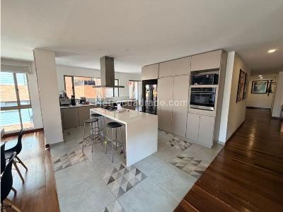Apartamento de 3 alcobas en venta en Los Rosales, Bogotá, 236 m² · foto 7 de 14