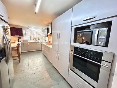 Apartamento de 3 alcobas en venta en Usaquen, Bogotá, 205 m² · foto 14 de 20