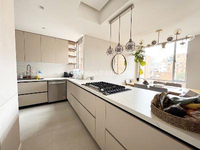 Apartamento de 3 alcobas en venta en Chico Norte, Bogotá, 140 m² · foto 6 de 20