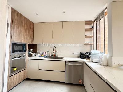 Apartamento de 3 alcobas en venta en Chico Norte, Bogotá, 140 m² · foto 9 de 20