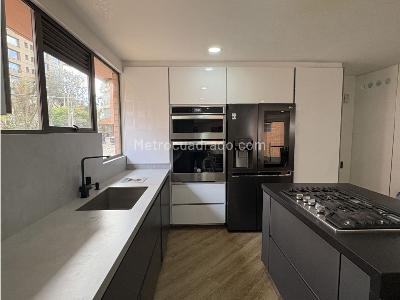 Apartamento de 3 alcobas en venta en Los Rosales, Bogotá, 163 m² · foto 7 de 20