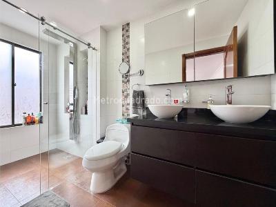 Apartamento de 3 alcobas en venta en Chico Norte, Bogotá, 189 m² · foto 13 de 16