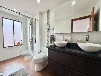 Apartamento de 3 alcobas en venta en Chico Norte, Bogotá, 189 m² · foto 15 de 16