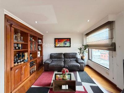 Apartamento de 3 alcobas en venta en Chico Norte, Bogotá, 189 m² · foto 3 de 16