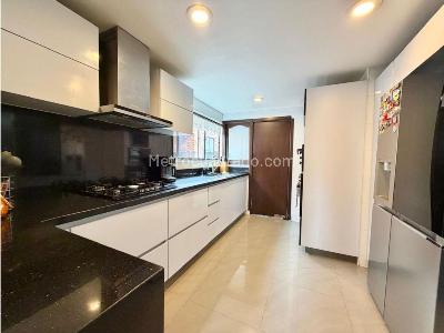 Apartamento de 3 alcobas en venta en Chico Norte, Bogotá, 189 m² · foto 8 de 16