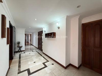 Apartamento de 3 alcobas en venta en Chico Norte, Bogotá, 189 m² · foto 9 de 16