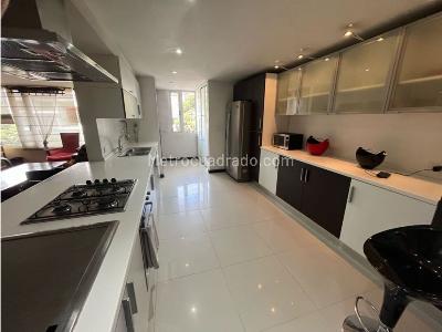 Apartamento de 2 alcobas en venta en Chico Norte, Bogotá, 162 m² · foto 9 de 20