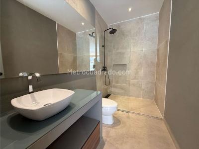 Apartamento de 2 alcobas en venta en Chico Norte, Bogotá, 157 m² · foto 10 de 18