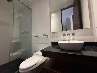 Apartamento de 2 alcobas en venta en Chico Norte, Bogotá, 157 m² · foto 12 de 18