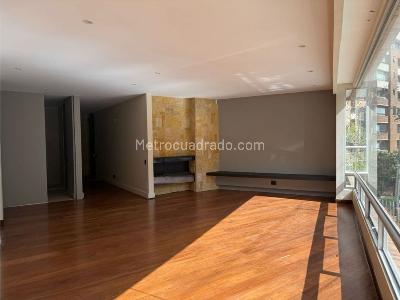 Apartamento de 2 alcobas en venta en Chico Norte, Bogotá, 157 m² · foto 2 de 18