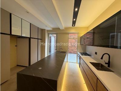 Apartamento de 2 alcobas en venta en Chico Norte, Bogotá, 157 m² · foto 3 de 18