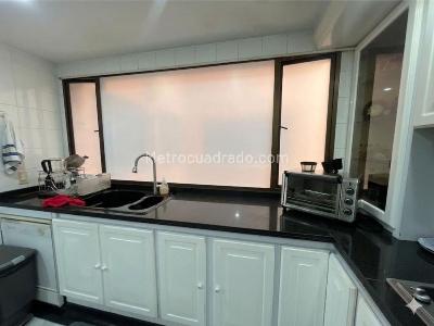 Apartamento de 3 alcobas en venta en Los Rosales, Bogotá, 238 m² · foto 11 de 20