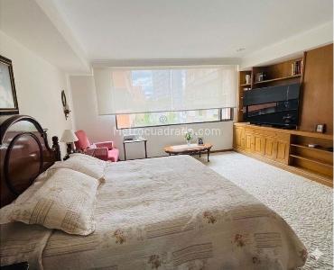 Apartamento de 3 alcobas en venta en Los Rosales, Bogotá, 238 m² · foto 13 de 20