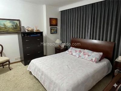 Apartamento de 3 alcobas en venta en Los Rosales, Bogotá, 238 m² · foto 14 de 20