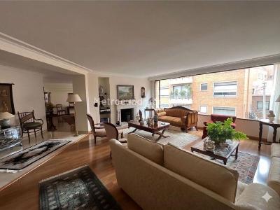 Apartamento de 3 alcobas en venta en Los Rosales, Bogotá, 238 m² · foto 3 de 20