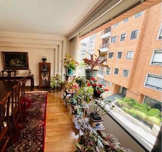 Apartamento de 3 alcobas en venta en Los Rosales, Bogotá, 238 m² · foto 8 de 20
