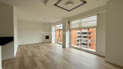 Apartamento de 2 alcobas en venta en Chico Norte, Bogotá, 143 m² · foto 2 de 20