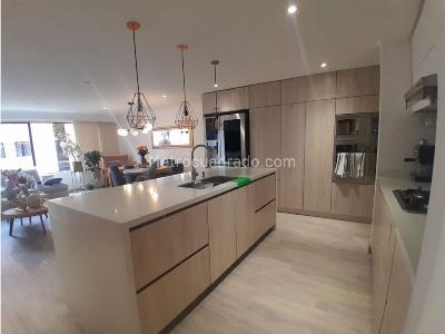 Apartamento de 3 alcobas en venta en Los Rosales, Bogotá, 139 m² · foto 2 de 20