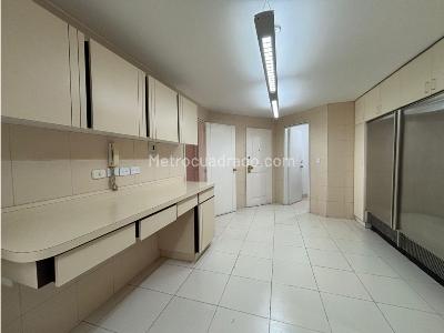 Apartamento de 2 alcobas en venta en La Cabrera, Bogotá, 296 m² · foto 10 de 20