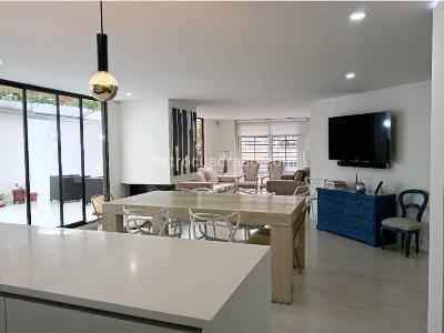 Apartamento de 3 alcobas en venta en Chico Norte, Bogotá, 137 m² · foto 10 de 20